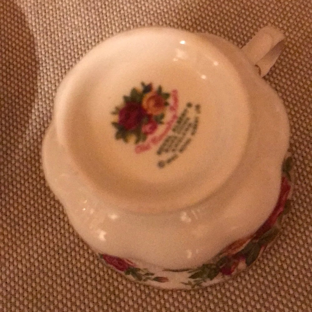 Royal Albert Teacup & Saucer - Picture 2 of 3